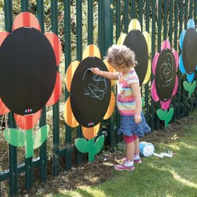 Outdoor Mark Making Chalkboard Daisies 5pk | Creative Activity